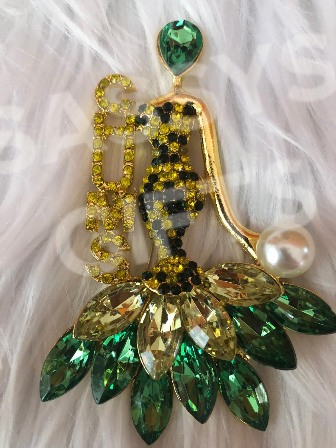 CHUMS Lady Diva Brooch