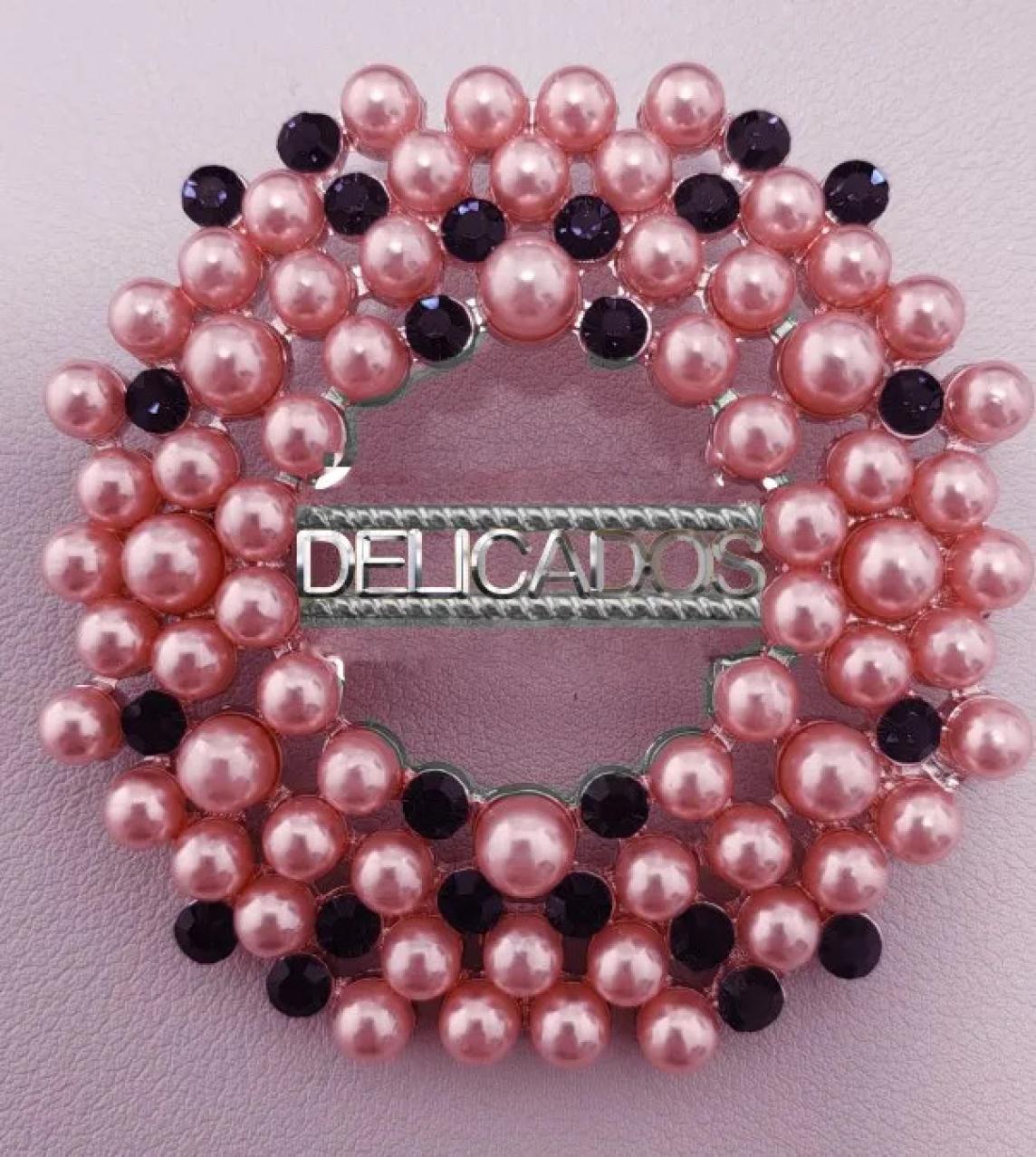 Delicados Wreath Pin - Special Price