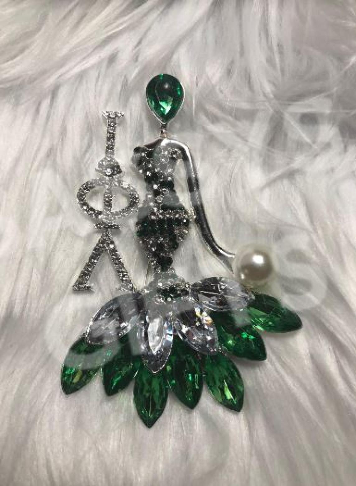 Iota Phi Lambda Diva Lady Pin