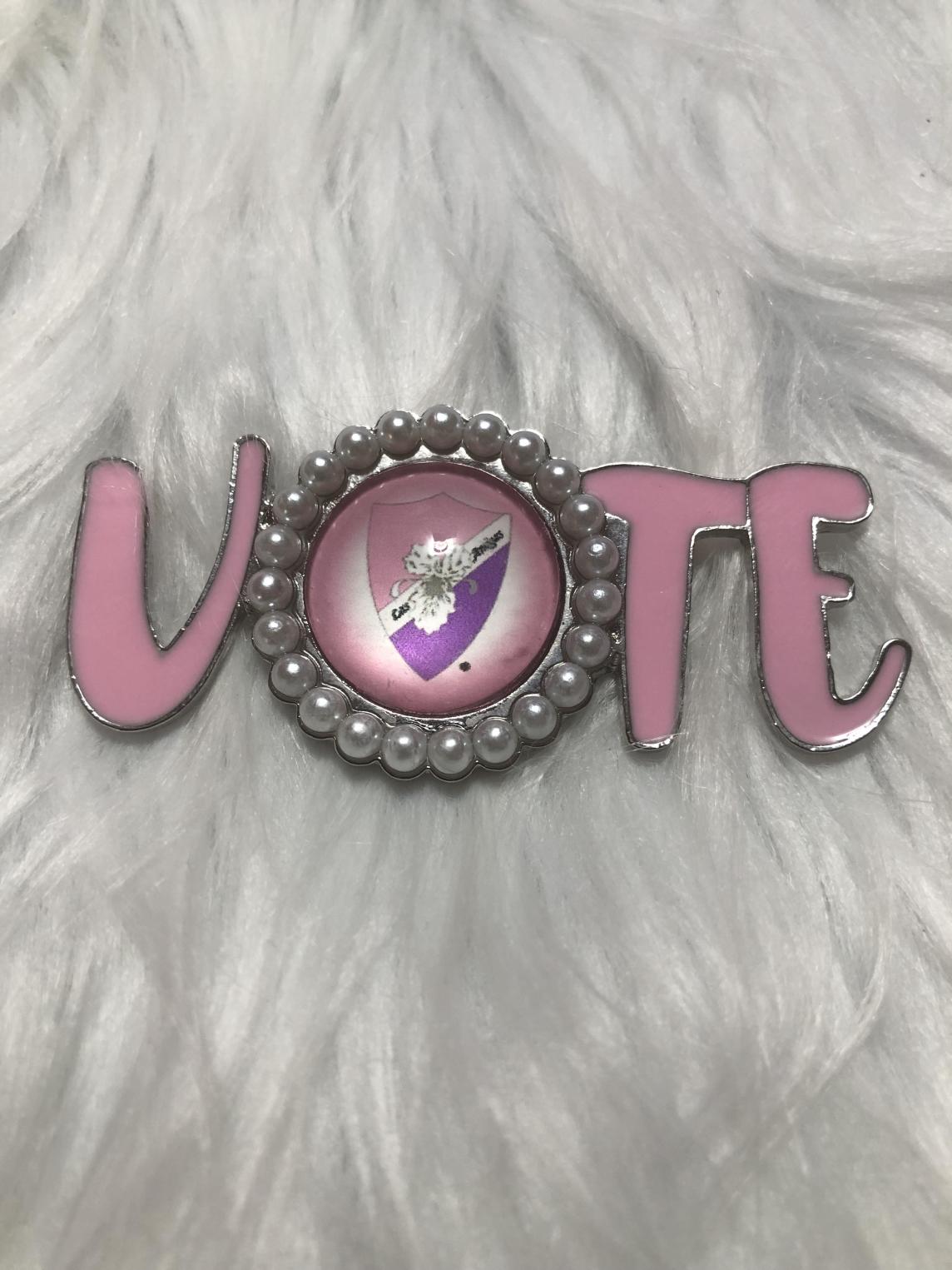 Las Amigas VOTE Pin