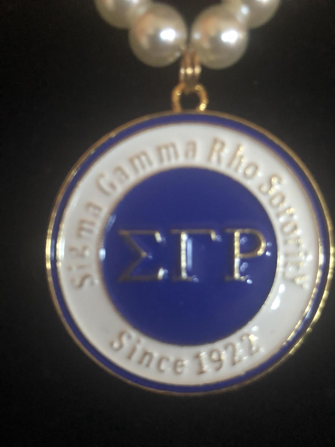 SGRho Medallion Pearl Necklac