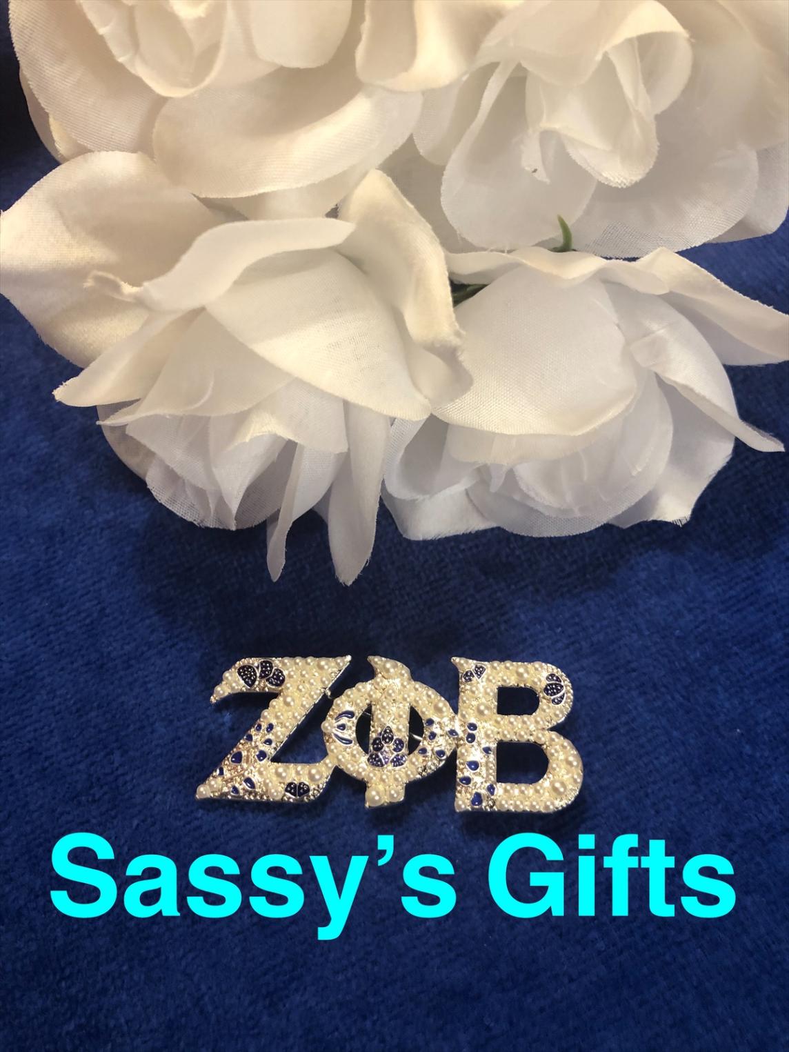 Zeta White Pearls Pin with Specs of Blue