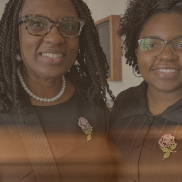 Delicado Pink Rose Pin