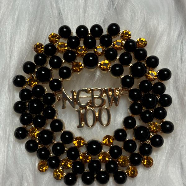 NCBW100 Black Pearls Wreath Pin