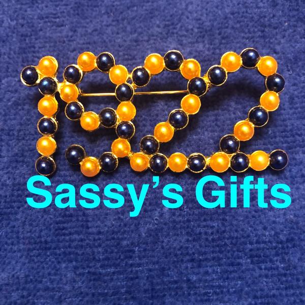 SGRho 1922 Multi-Pearl Pin