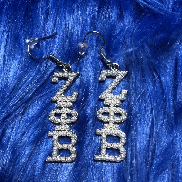 ZETA White Pearls Earrings