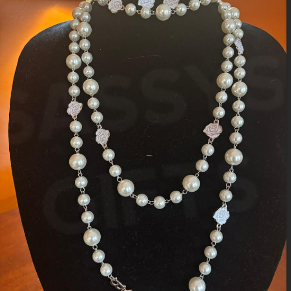 Zeta Necklace Set with Letters and White Rose